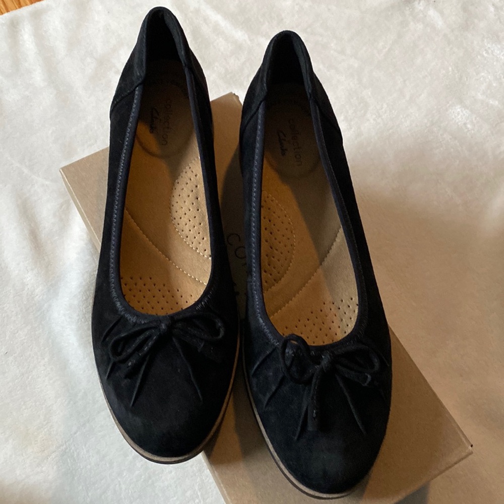 NIB Clarks Black Suede Flats 9M